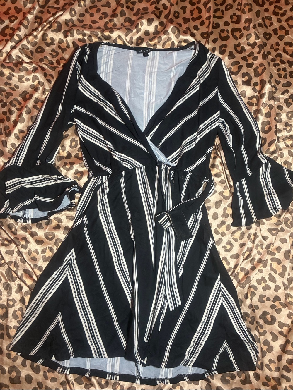 ⭒ as u wish black and white v neck midi dress